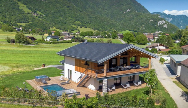 Chalet Tyron - The Alps at all season in a rural setting - OVO Network
