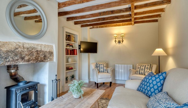 Characterful and stylish dog friendly holiday cottage - Old Post Office Cottage