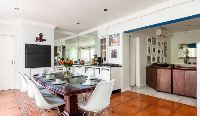 Charming 1-bedroom bed & breakfast in fabulous Paarl with AC