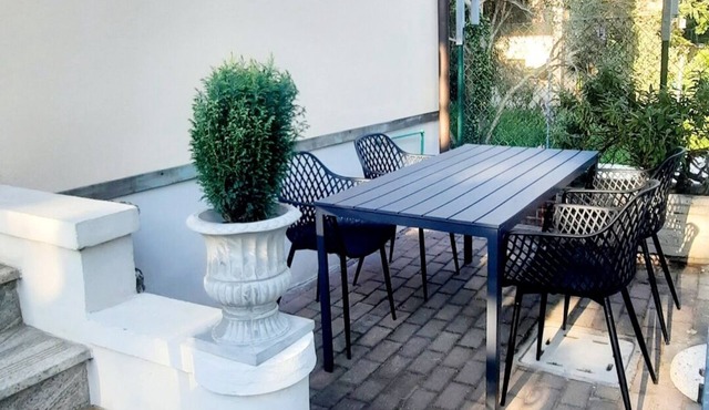 Charming 1-bedroom loft in delightful Imola with WiFi, AC and private garden