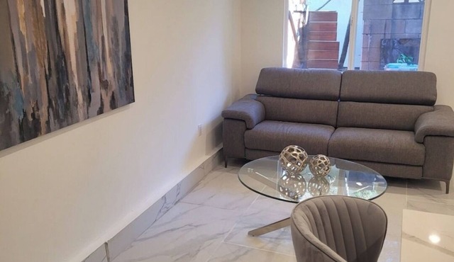 Charming 1 bedroom suite with Full Kitchen, Washer, Dryer, AC, Patio and WiFi.
