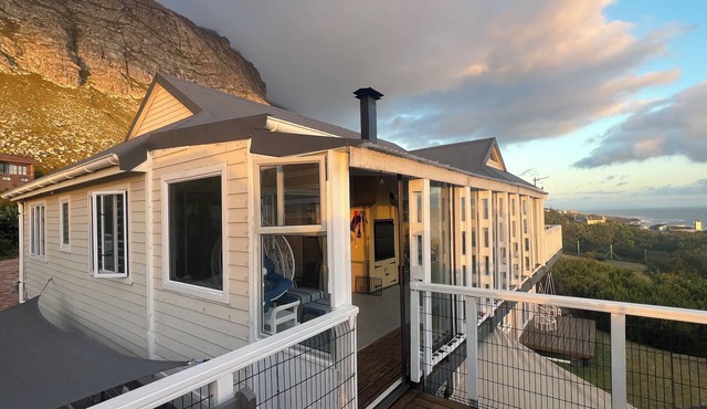 Charming 1-bedroom house in gorgeous Betty's Bay with WiFi