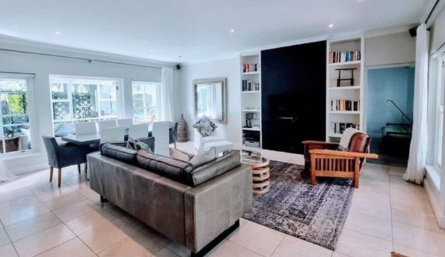 Charming 2-bedroom Golf Cottage on the prestigious Erinvale Golf Estate
