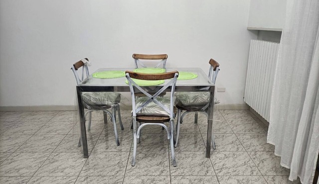 Charming 2-bedroom apartment with AC and WiFi in welcoming Bologna