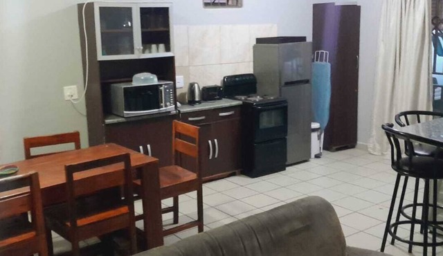 Charming 2-bedroom cottage in lovely Randburg with WiFi