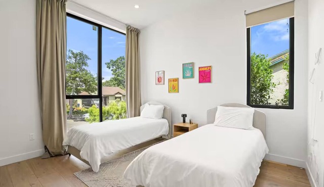 Charming 3-bedroom house in wonderful Los Angeles with WiFi, AC