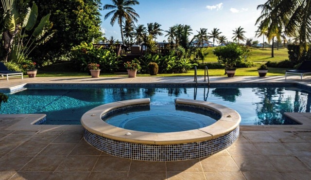 Charming 4-bedroom villa with AC and WiFi in the gated community.