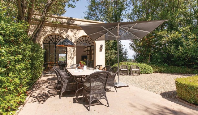 Charming and exclusive vacation home in the center of Lari.