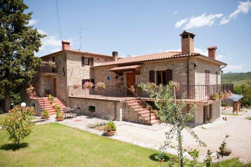 Charming apartment in Caprese Michelangelo, shared pool.
