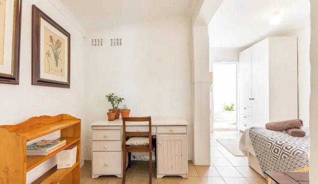 Charming cottage in terrific Johannesburg with WiFi