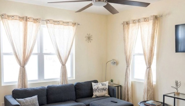 Charming Downtown Charleston 2BR & Walk Everywhere