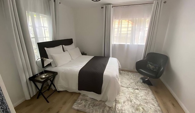 Charming Executive Studio, Solar power, WiFi