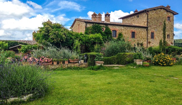 Charming Tuscany Villa with magical Garden, shared pool, Chianti Area