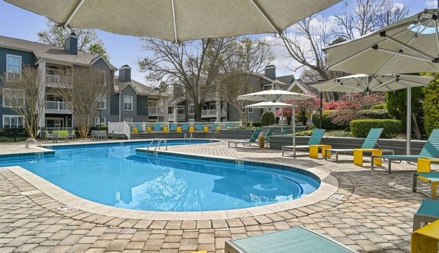 Charming & Modern South Park Gem: Pool ~ Gym ~ Pkg