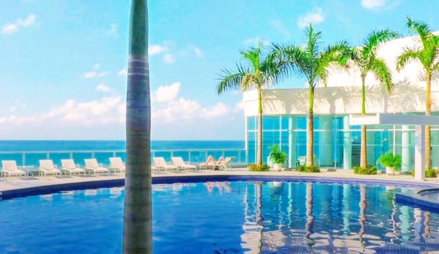 Charming Ocean front 2-bedroom apartment in lovely Cartagena de Indias with WiFi