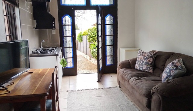 Charming Studio Oasis close to Life Bedford Gardens Hospital