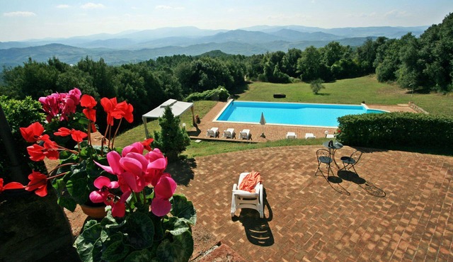 Charming Villa in Tuscany private pool & extensive garden, amazing views