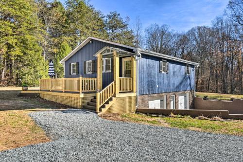 Charming Yadkin Valley Cottage w/Deck & Yard