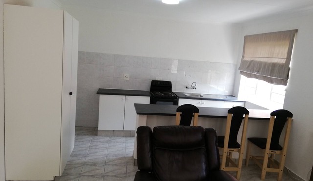 Charnom Luxurious accommodation with cctv and electric fence
