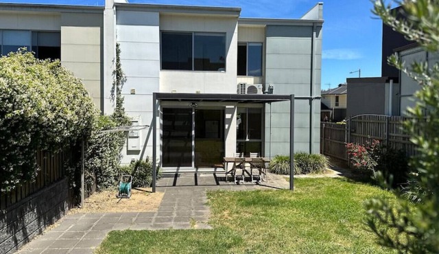 Cheerful 3BR townhouse with free parking in Crace