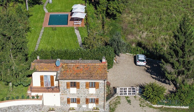 Chianti Villa Chicco, private swimming pool with large garden, bbq, car parking