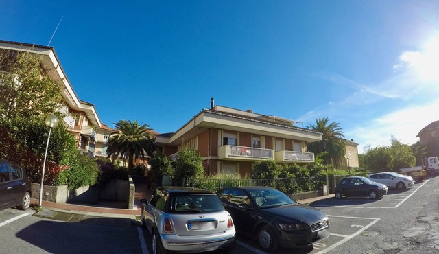 Chiavari apartment with reserved parking space in a residential context