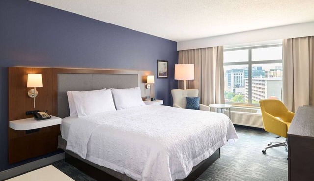 Chic Downtown Retreat Near Convention Center & Attractions! Free Breakfast