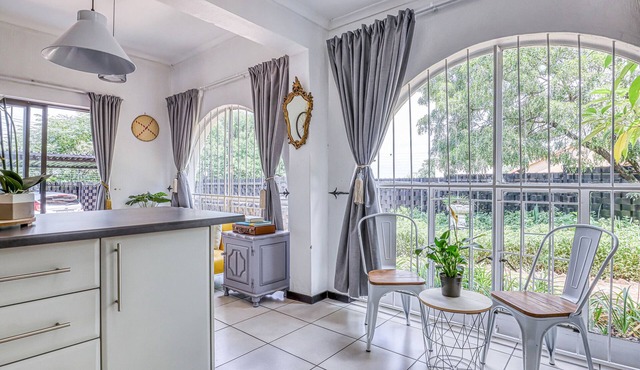 Chic Midtown Studio-1 Bed-solar-pool-fibre-samrand