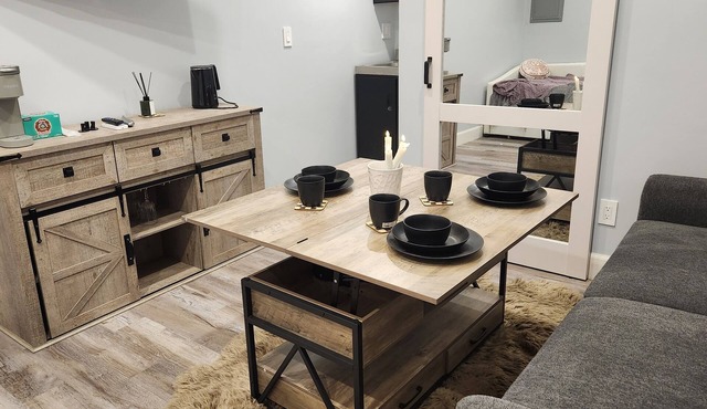 Chic, Modern studio with WiFi, AC and Washer/Dryer in enchanting Los Angeles