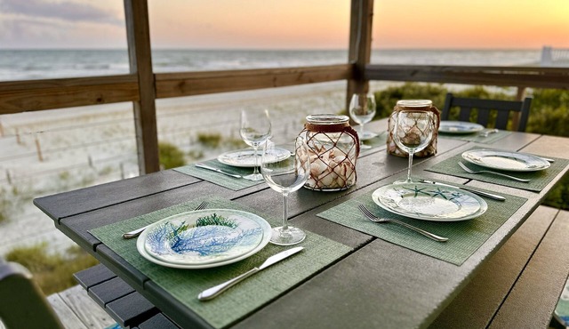 Chic oceanfront house for cozy beach getaway