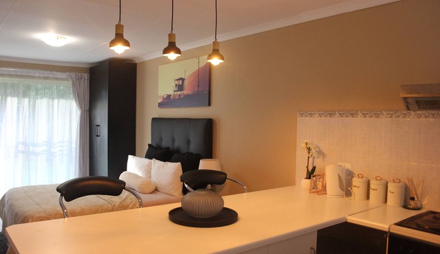 Chic & Serene 1-Bed Haven in Roodepoort
