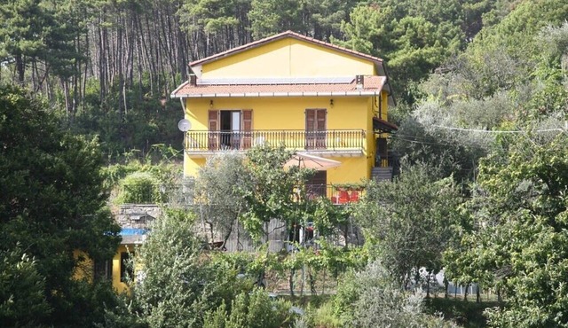 Cinqueterre Park (SP). Three studios with kitchenette