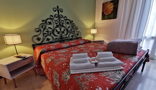 city center apartment 6/7 beds with garage for motorbikes and bicycles