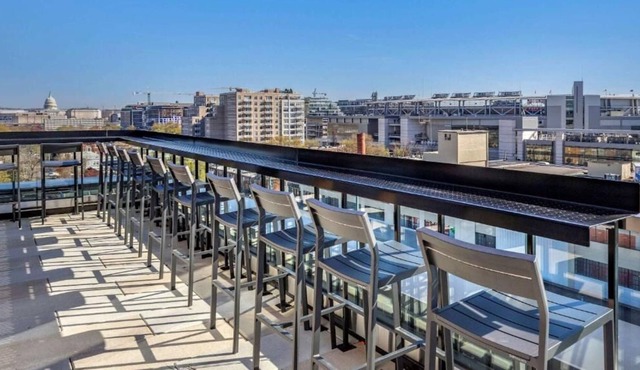 City Views! 3 Peaceful Units, On-Site Restaurant/Bar, Minutes to National Mall