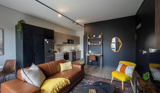 City Views on the Top Floor with King Bed & Work Space