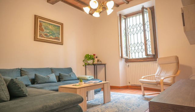 Classic Florentine Flat with Garden