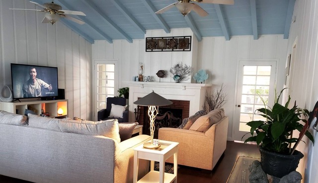 Classic Laguna Beach Cottage 3 bd.-1.5 bath, 1.5 blks to beach, Village... WiFi