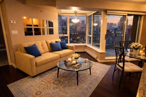Classy Downtown Vancouver Apartment Near Rogers Arena