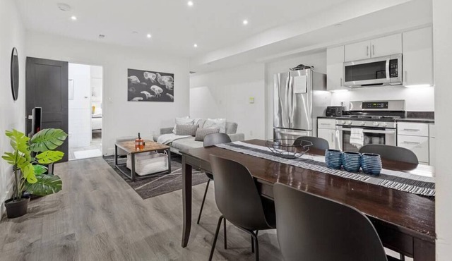 Classy LeDroit Park Oasis / 2-BR Close to METRO
