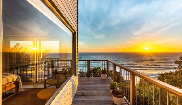 Cliffhanger Misty Cliffs: 3 bedrooms, 2.5 bath Beachfront Luxury Beach Bungalo