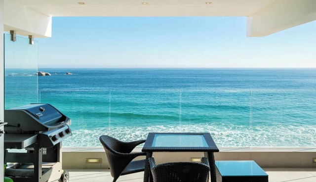 Clifton Apartment on the Waters Edge (Ocean Breeze)
