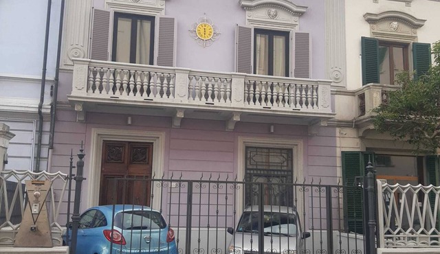 CLOCK VILLA