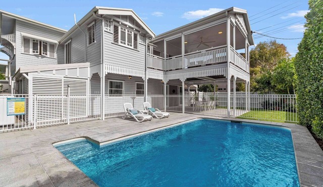 Coastal Corner Luxury Queenslander Upstairs