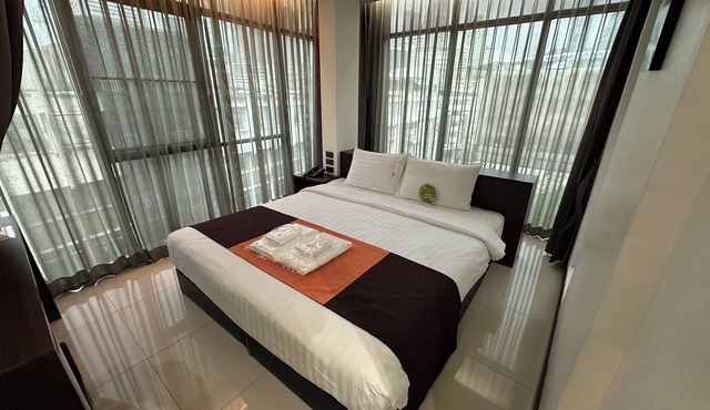 Collection O The Bangkok Airport Link Suite