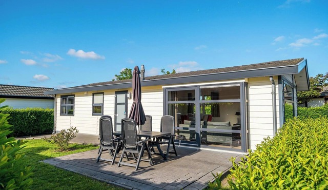 Comfortable 4-person holiday home near the beach