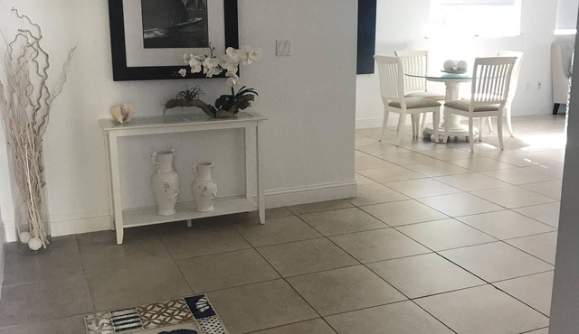 Condo, Bimini Bay. Steps away from crystal clear turquoise waters.