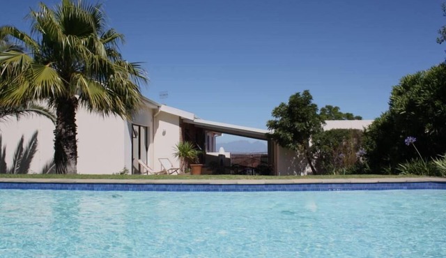 Confortable villa with stuning views, nice garden and amazing swimming pool