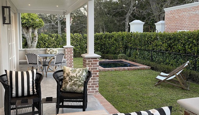 Constantia Architectural designed cottage, gorgeous interiors,landscaped garden