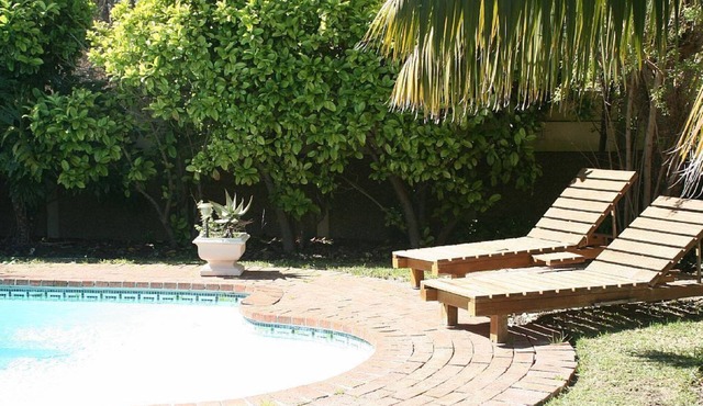 Constantia Lazy River, Pheasants Nest Studio Apartment with Twin Beds