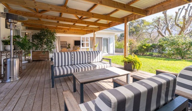 Contemporary 4-Bedroom Oasis